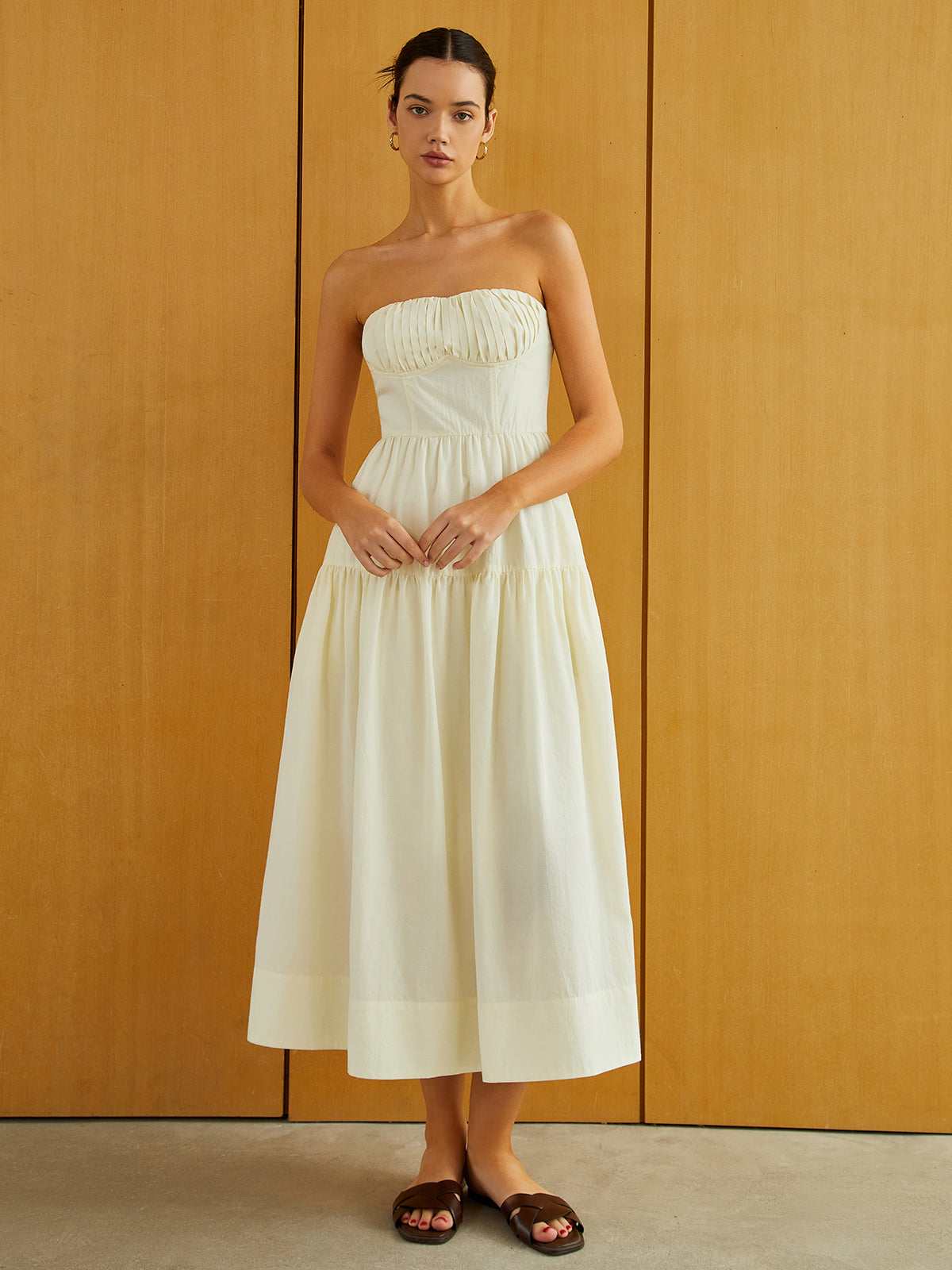 Beautifully Finished Dress in a Timeless Design