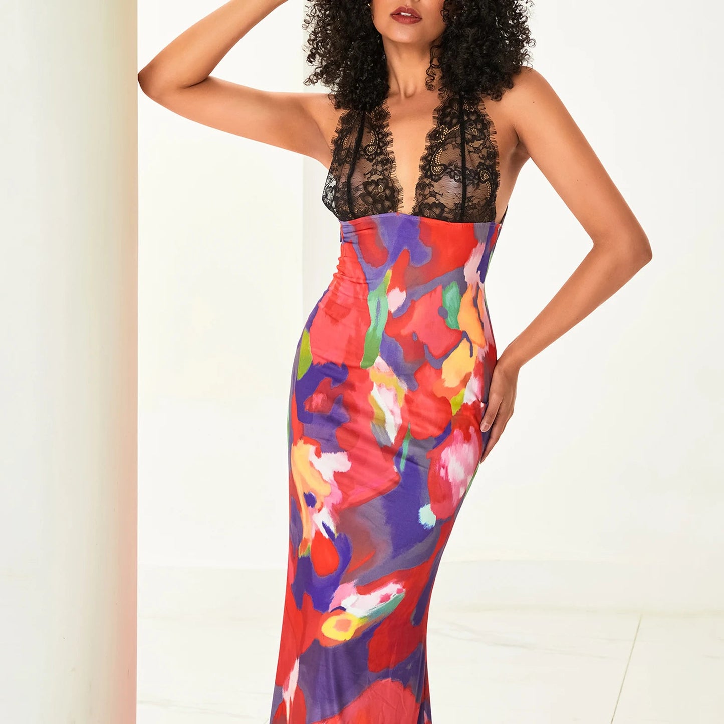 Well Tailored Dress with a Graceful Silhouette