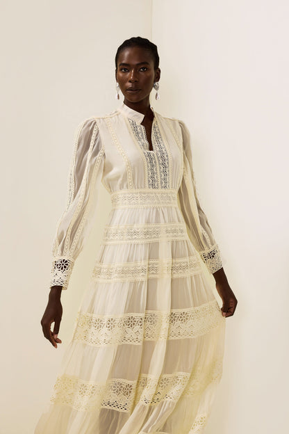 Well Tailored Dress with a Graceful Silhouette