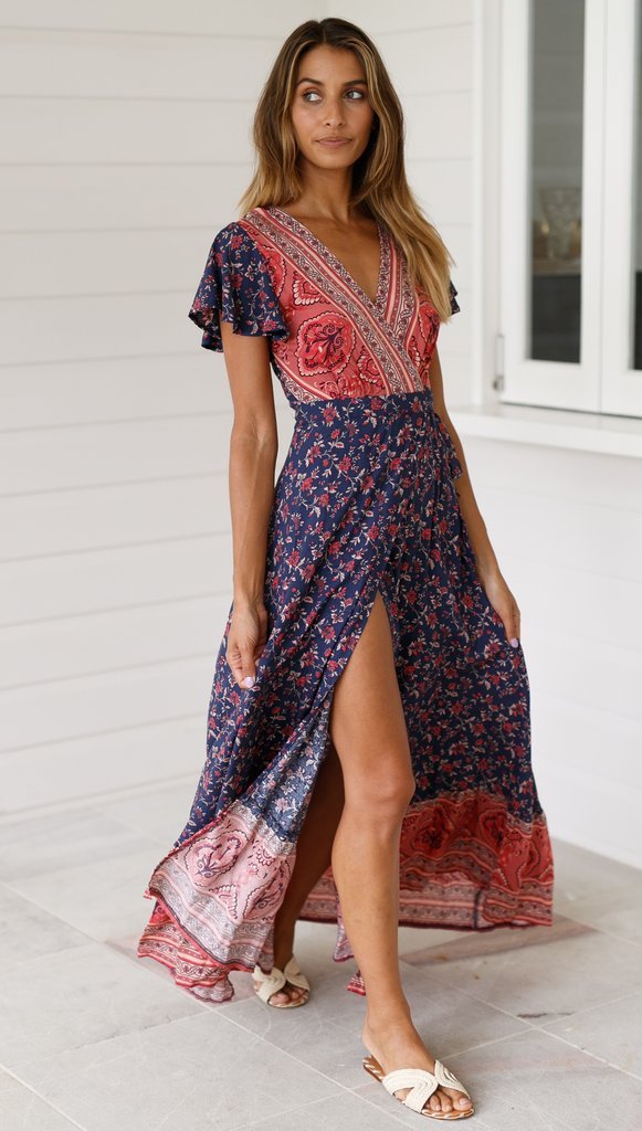 Gracefully Styled Dress for Any Occasion