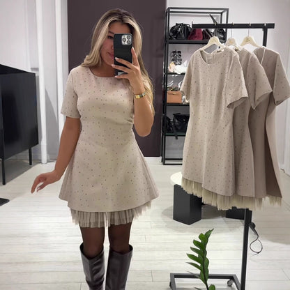 Effortlessly Elegant Dress with a Timeless Design