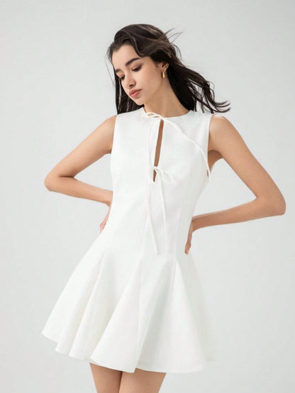 Well Tailored Dress with a Graceful Silhouette