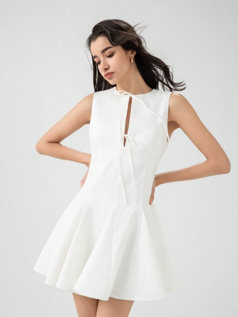 Well Tailored Dress with a Graceful Silhouette