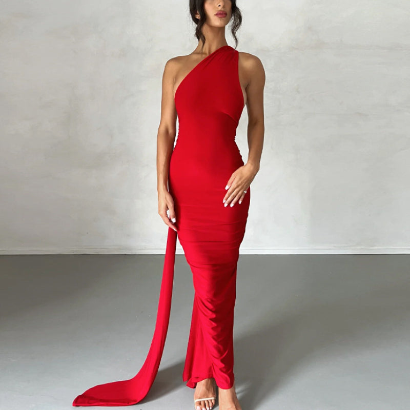 Well Tailored Dress with a Graceful Silhouette