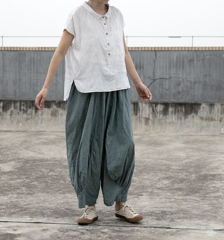 Effortlessly Elegant Pants with a Timeless Design