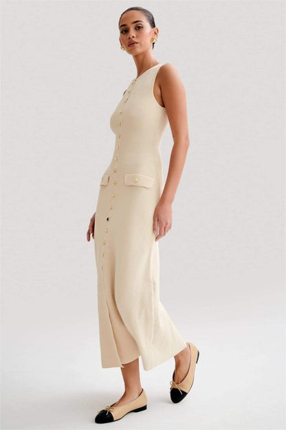 Polished Dress with an Effortless Classic Look