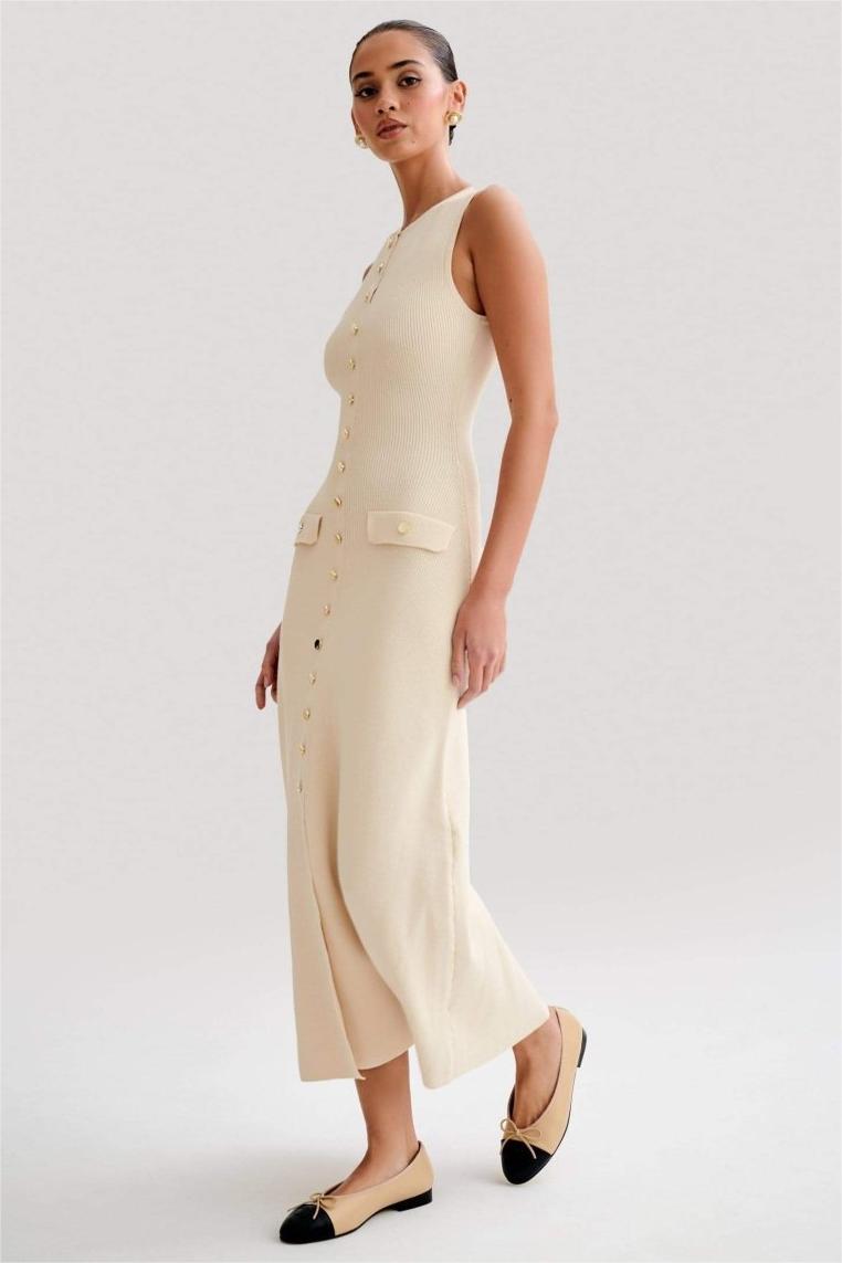 Polished Dress with an Effortless Classic Look