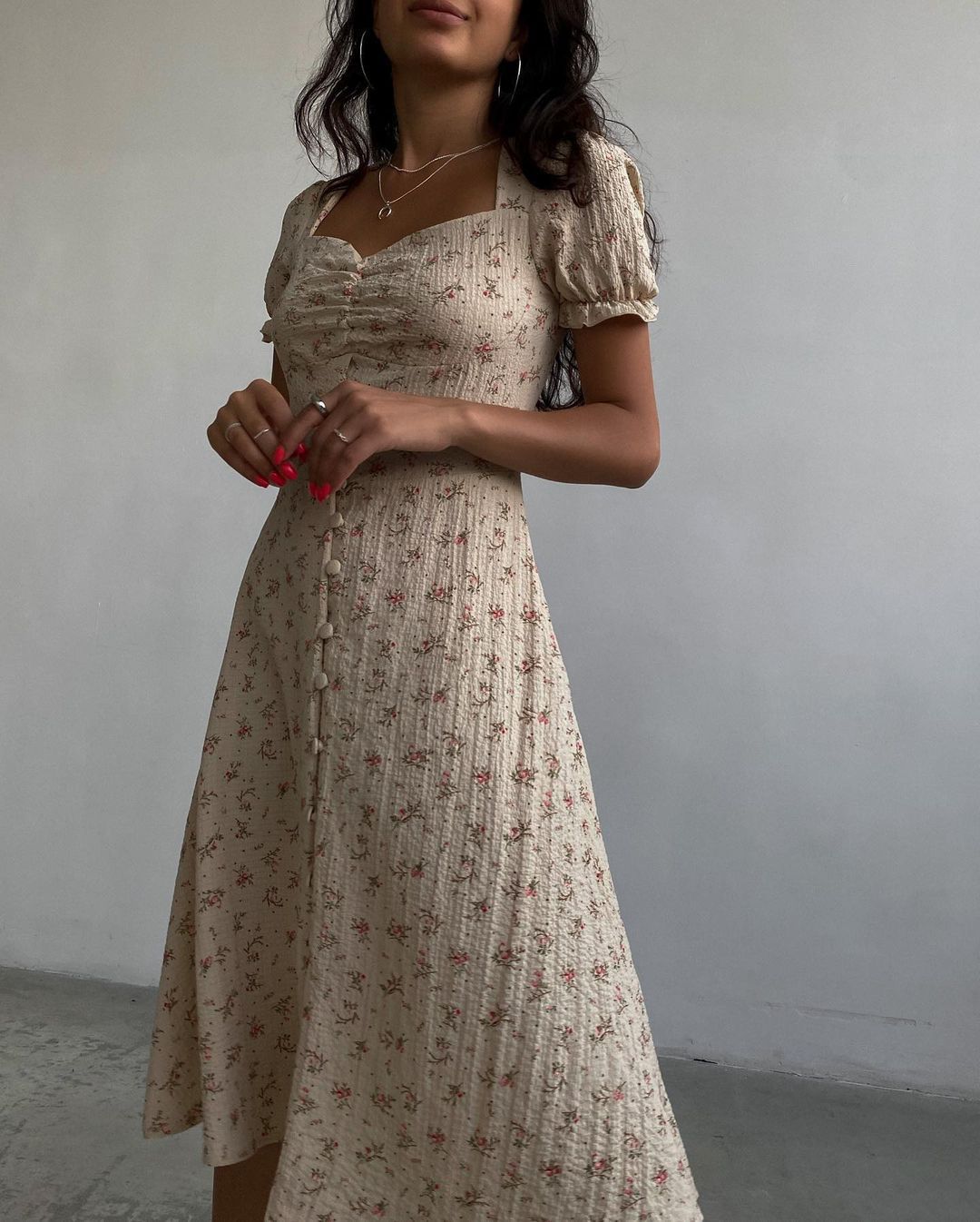 Well Tailored Dress with a Graceful Silhouette