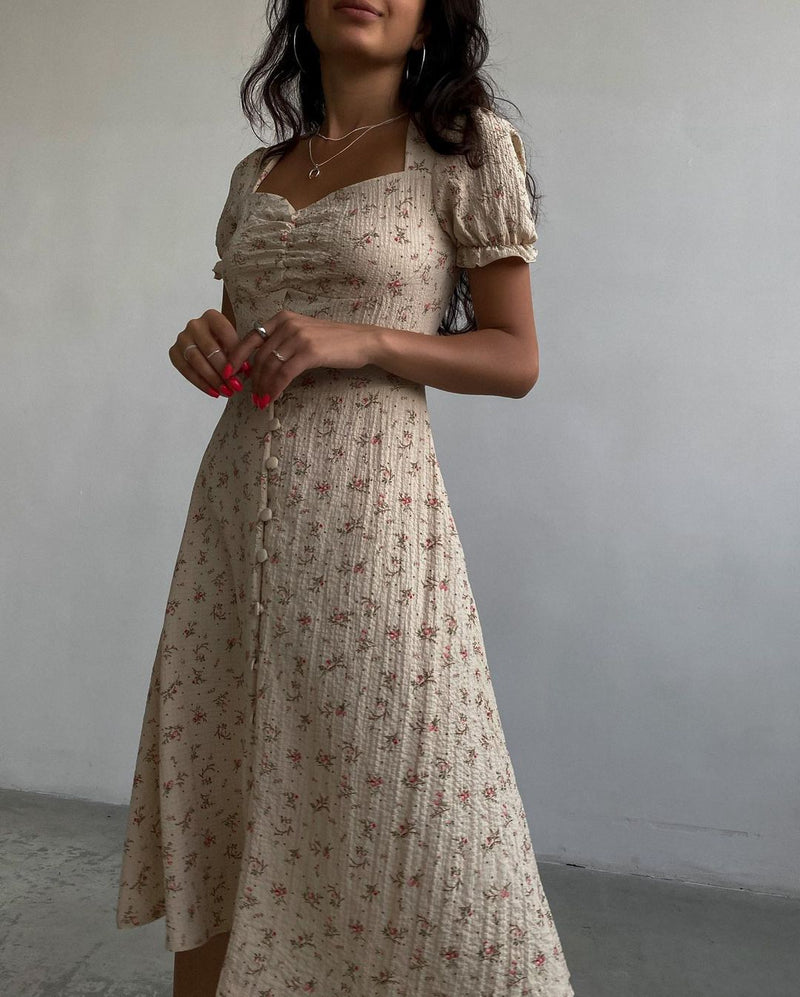 Well Tailored Dress with a Graceful Silhouette