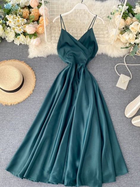 Effortlessly Elegant Dress with a Timeless Design