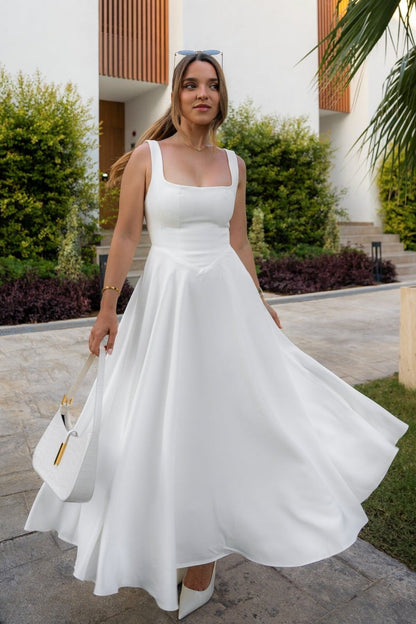 Well Tailored Dress with a Graceful Silhouette