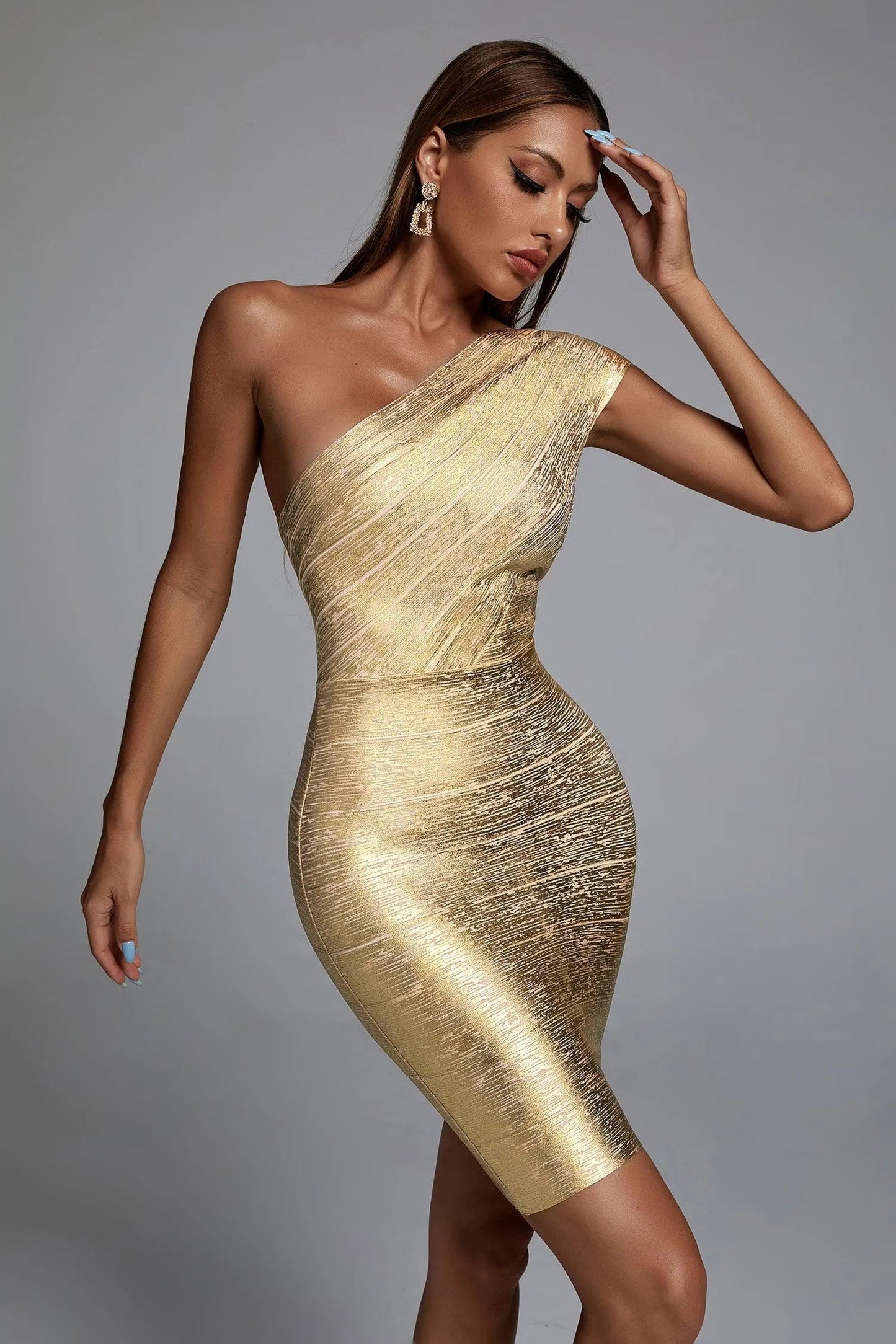 Well Tailored Dress with a Graceful Silhouette