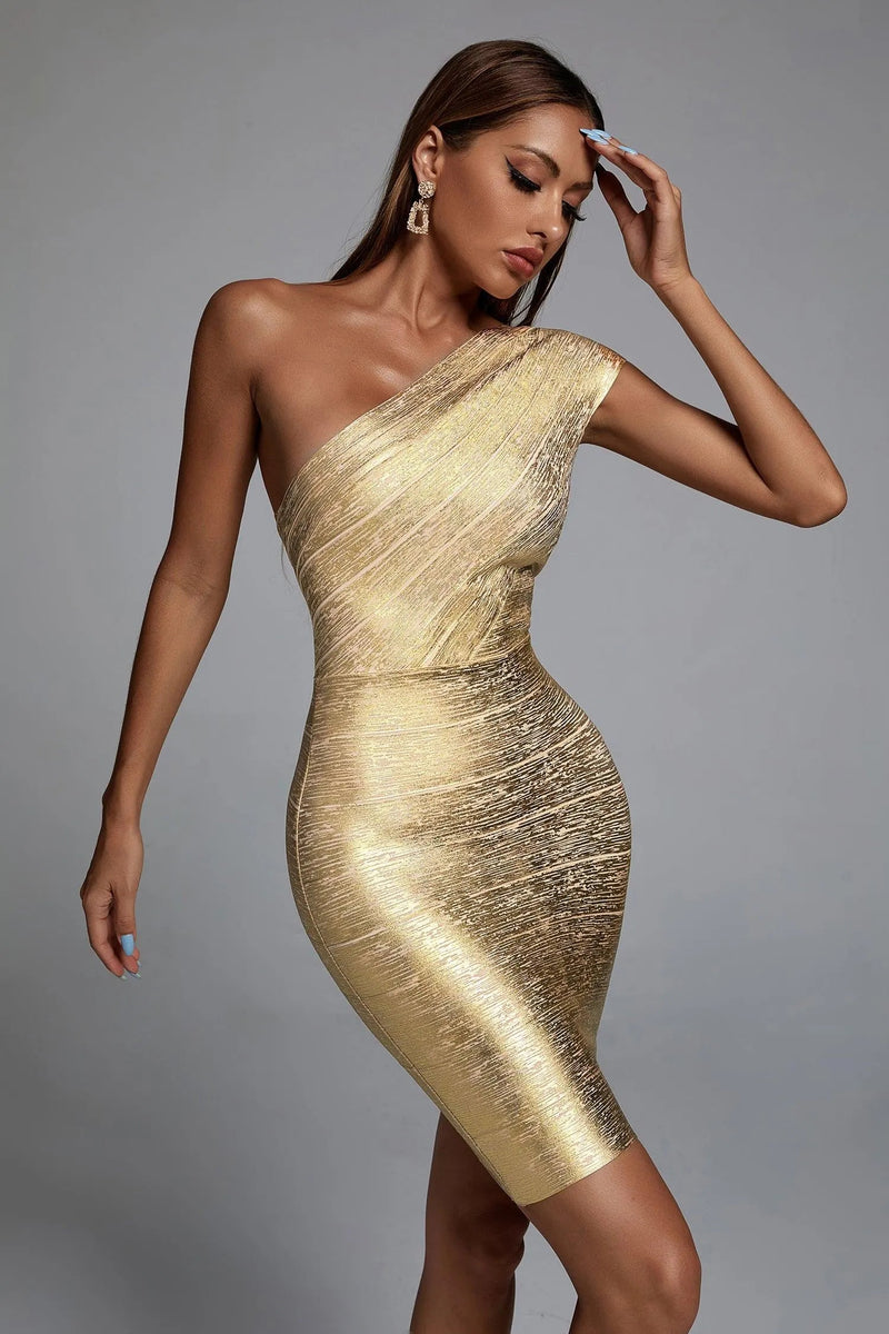 Well Tailored Dress with a Graceful Silhouette