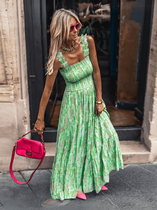 Well Tailored Dress with a Graceful Silhouette