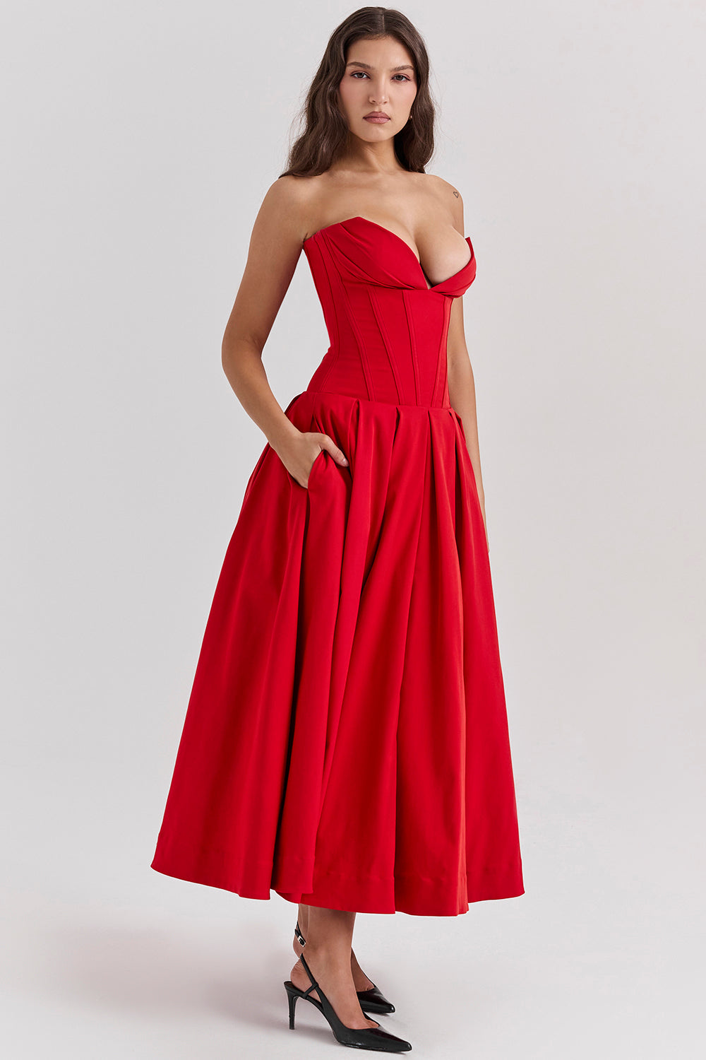 Beautifully Finished Dress in a Timeless Design