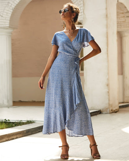 Beautifully Finished Dress in a Timeless Design