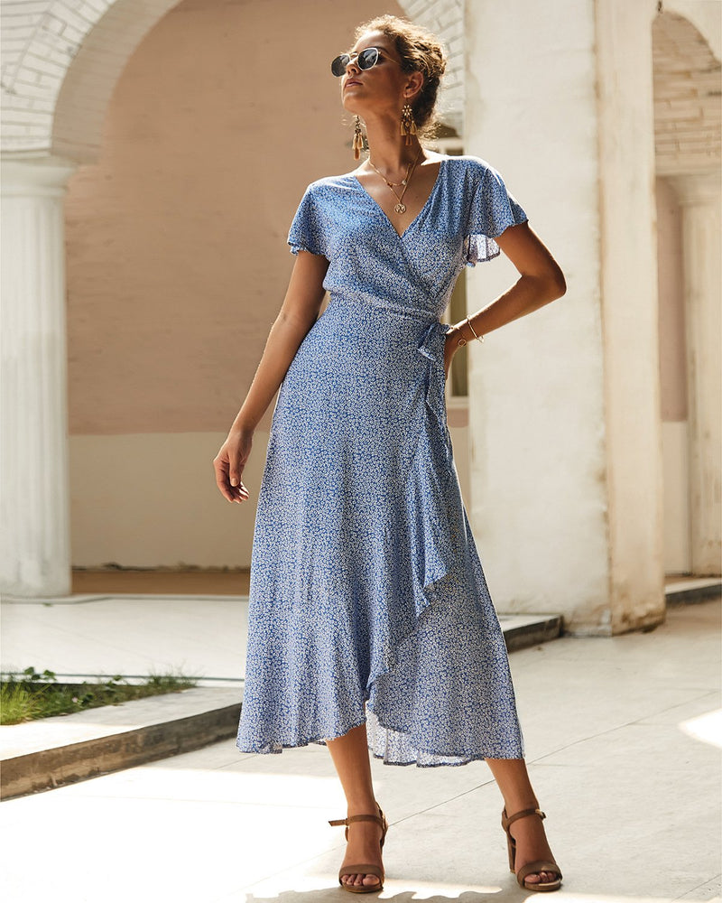 Beautifully Finished Dress in a Timeless Design