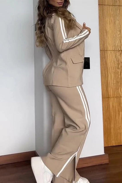 Effortlessly Elegant Pants with a Timeless Design