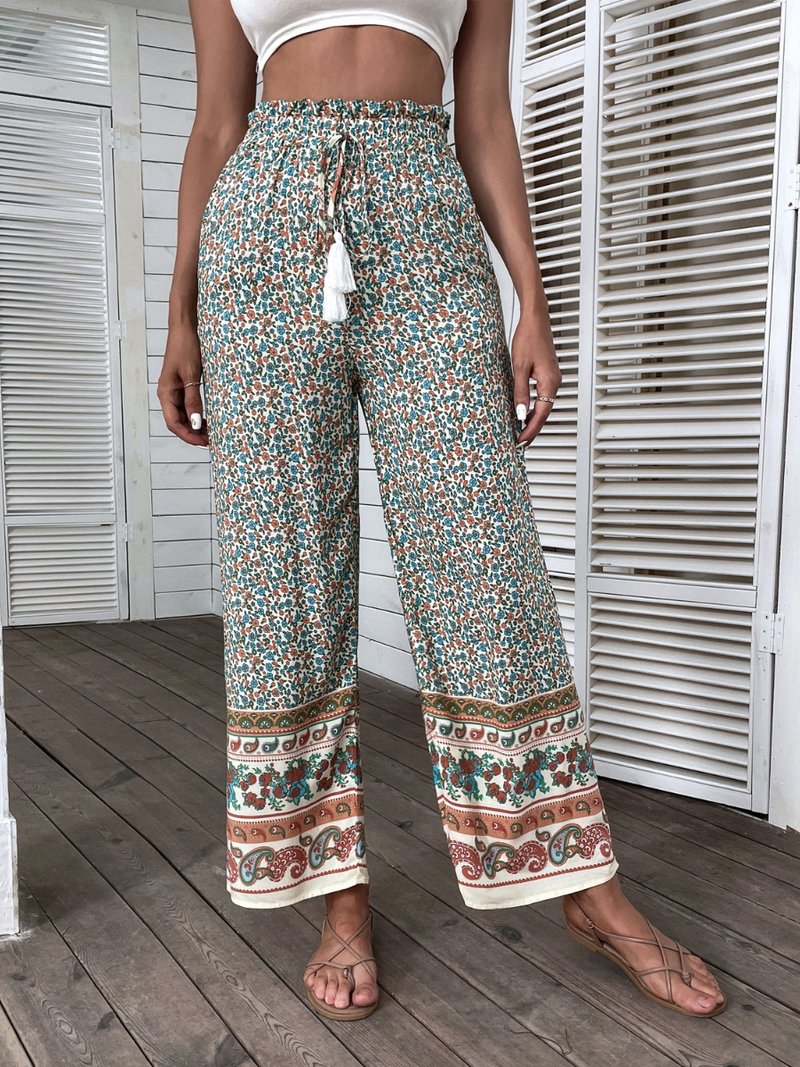 Effortlessly Elegant Pants with a Timeless Design