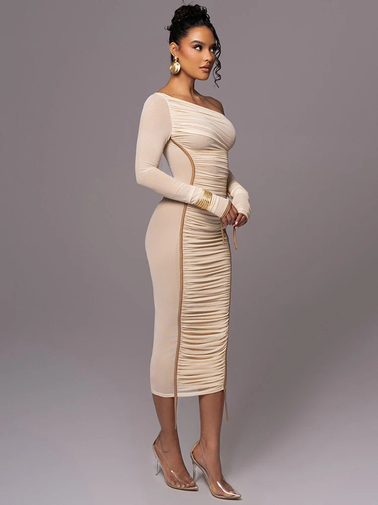 Well Tailored Dress with a Graceful Silhouette
