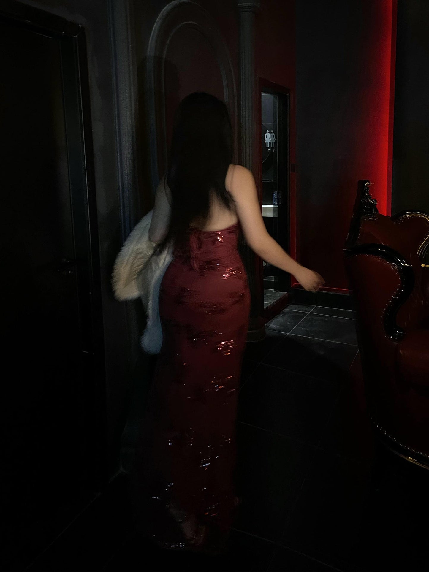 Well Tailored Dress with a Graceful Silhouette