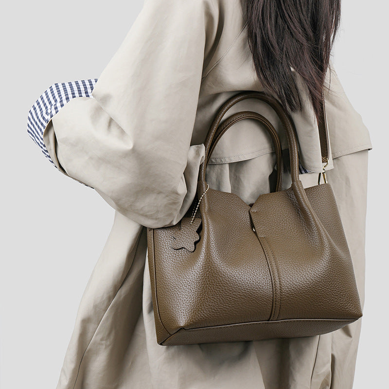 Gracefully Styled Bag for Any Occasion