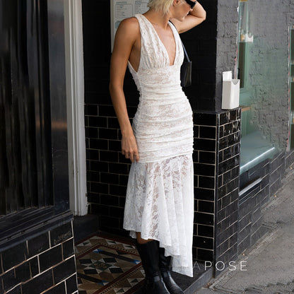 Well Tailored Dress with a Graceful Silhouette