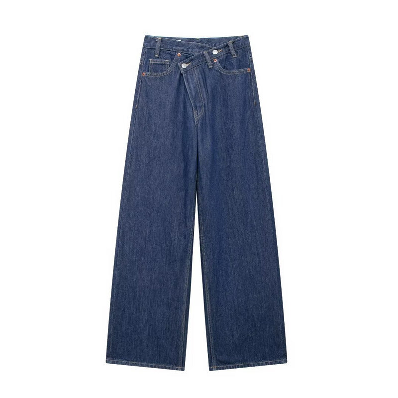 Sophisticated Garment with a Clean Classic Look