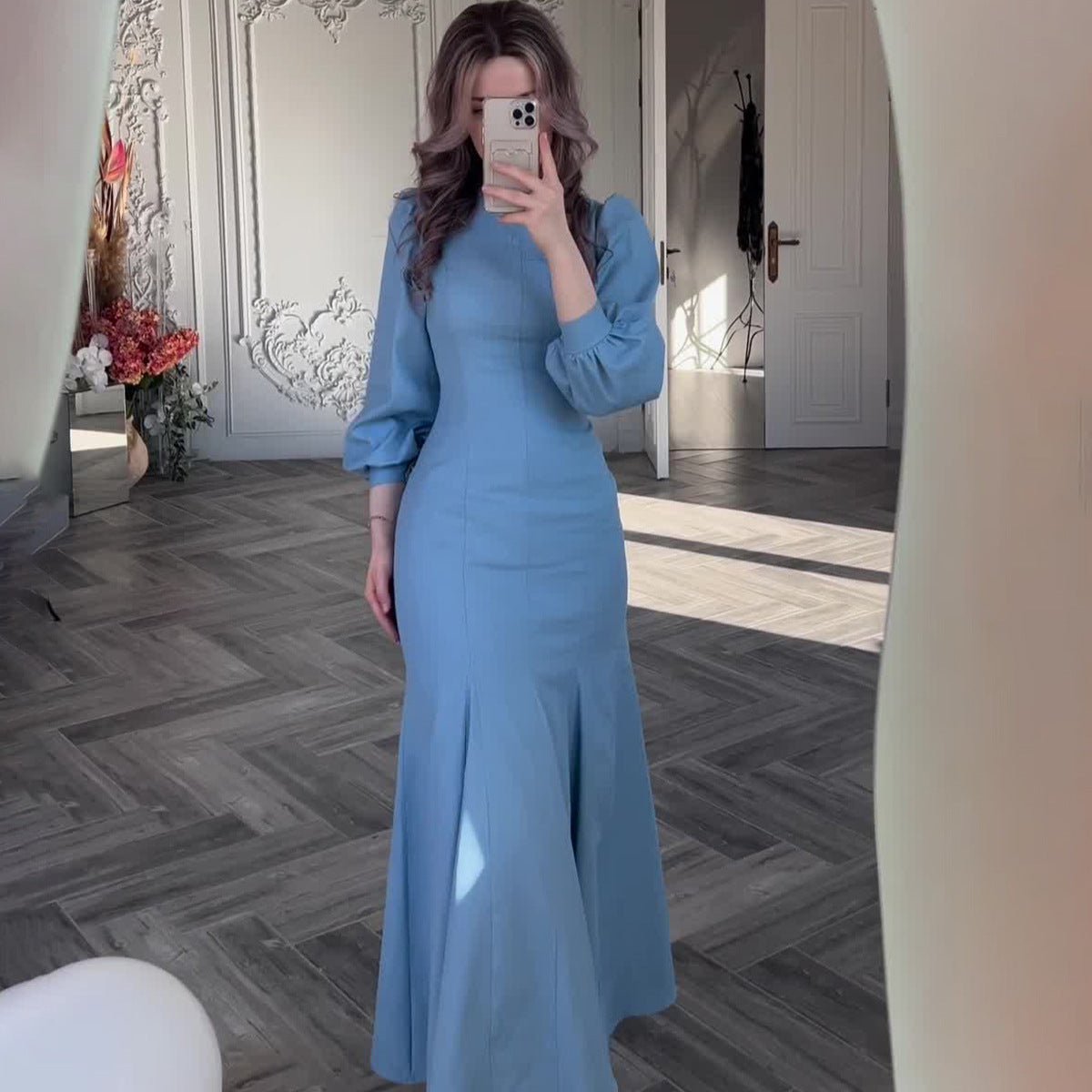 Beautifully Finished Dress in a Timeless Design