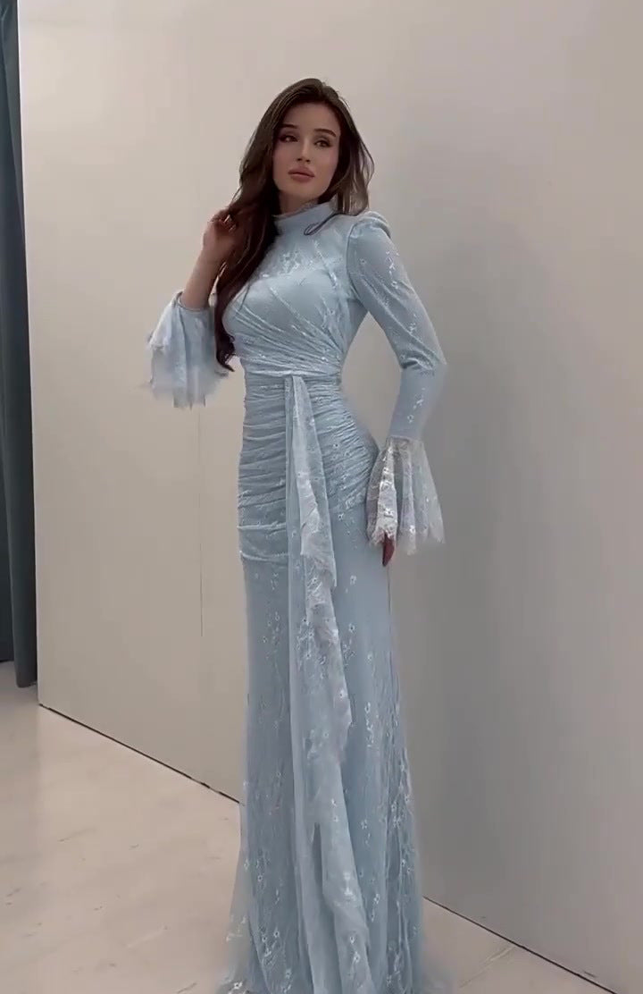 Beautifully Finished Dress in a Timeless Design