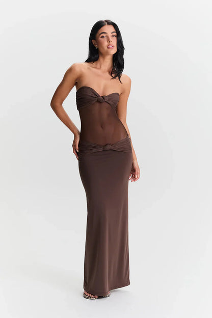 Well Tailored Dress with a Graceful Silhouette