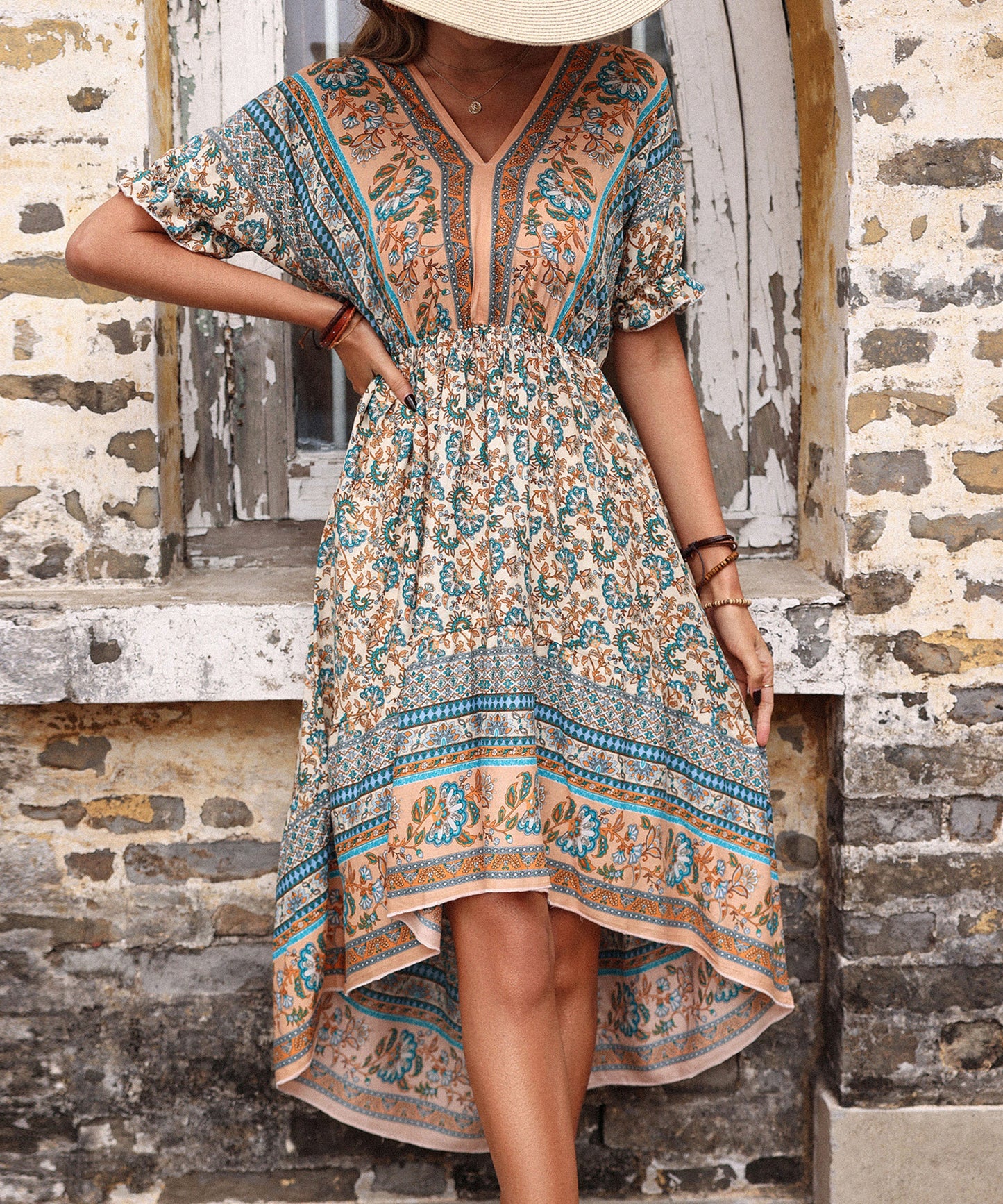 Effortlessly Elegant Dress with a Timeless Design