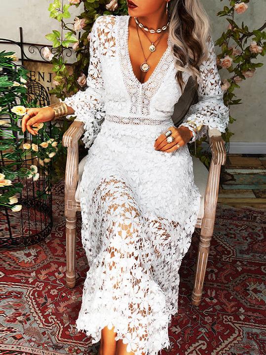 Effortlessly Elegant Dress with a Timeless Design