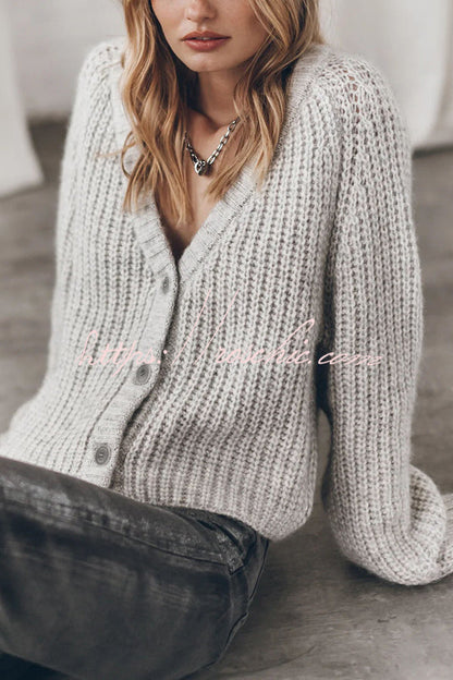 Effortlessly Elegant Cardigan with a Timeless Design