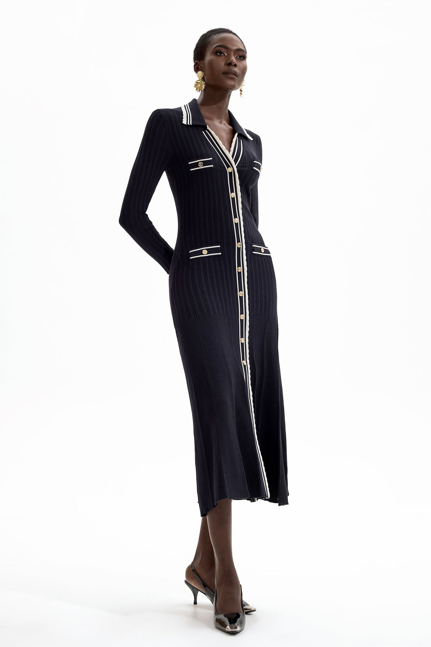 Beautifully Finished Dress in a Timeless Design