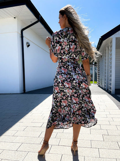 Sophisticated Dress with a Clean Classic Look
