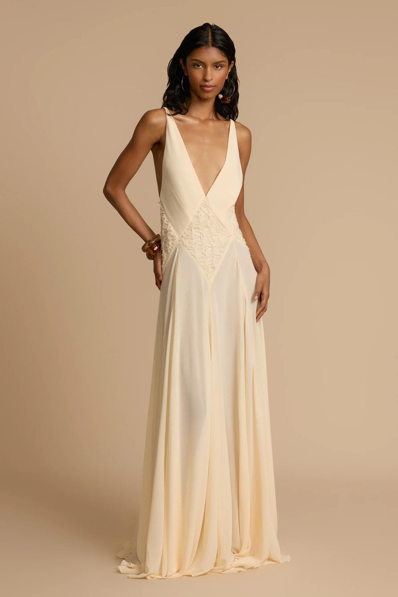 Beautifully Finished Dress in a Timeless Design