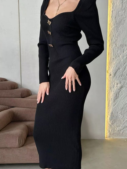 Well Tailored Sweater with a Graceful Silhouette