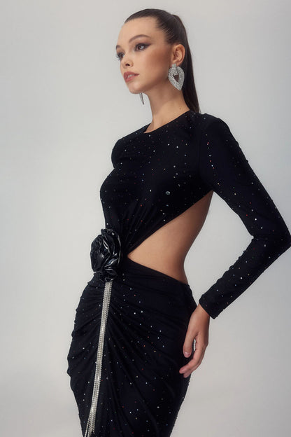 Gracefully Styled Dress for Any Occasion