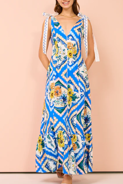 Beautifully Finished Dress in a Timeless Design