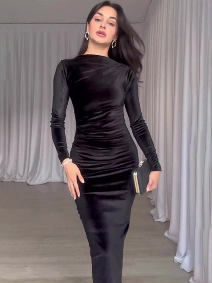 Beautifully Finished Dress in a Timeless Design