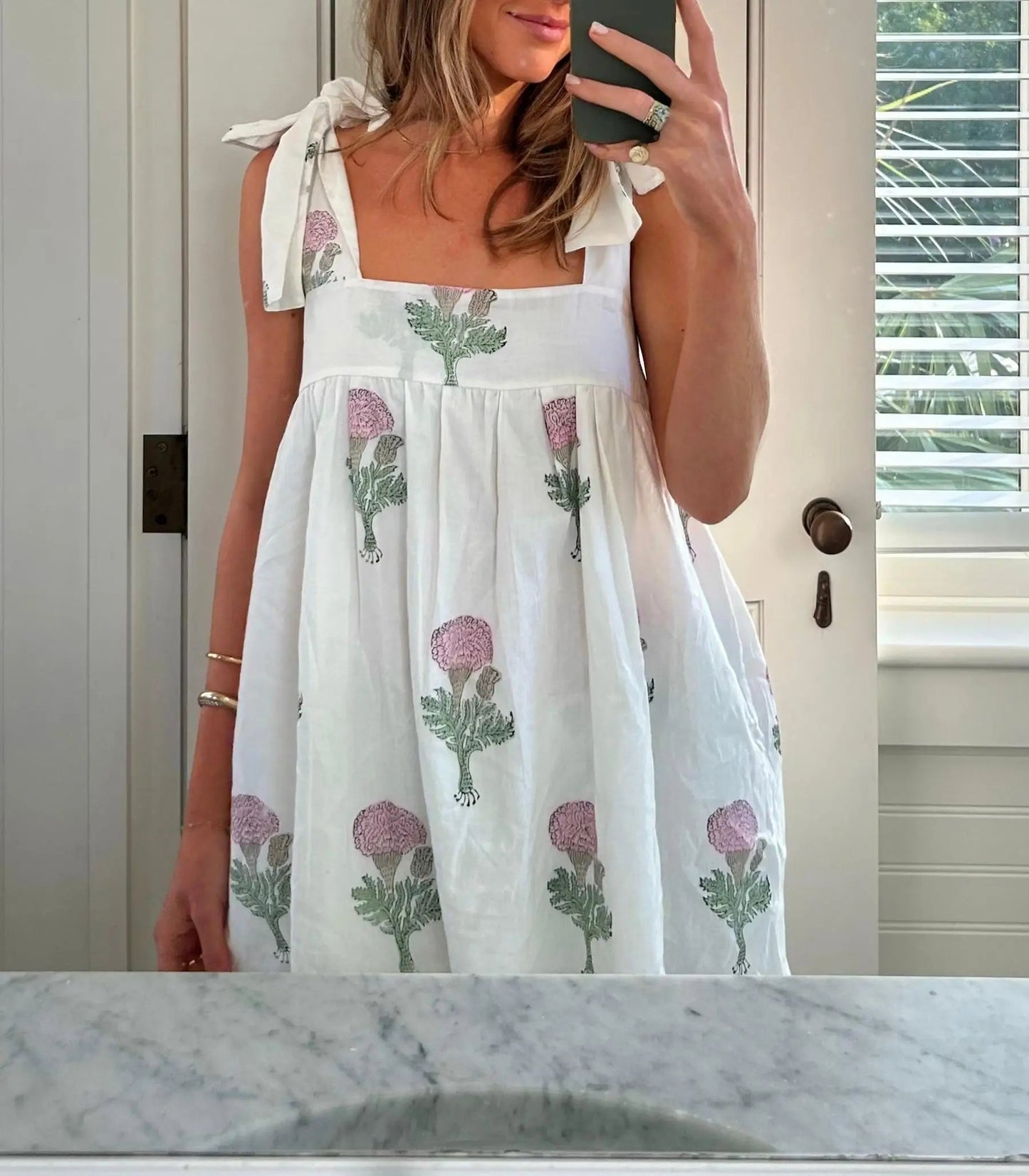 Beautifully Finished Dress in a Timeless Design