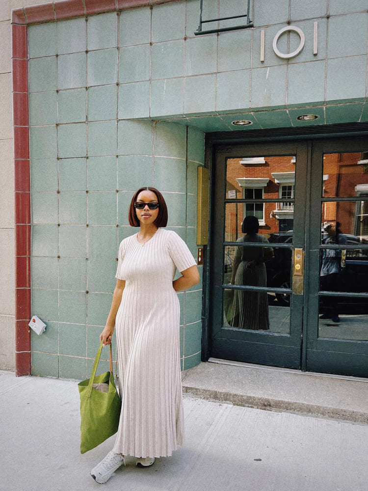 Well Tailored Dress with a Graceful Silhouette
