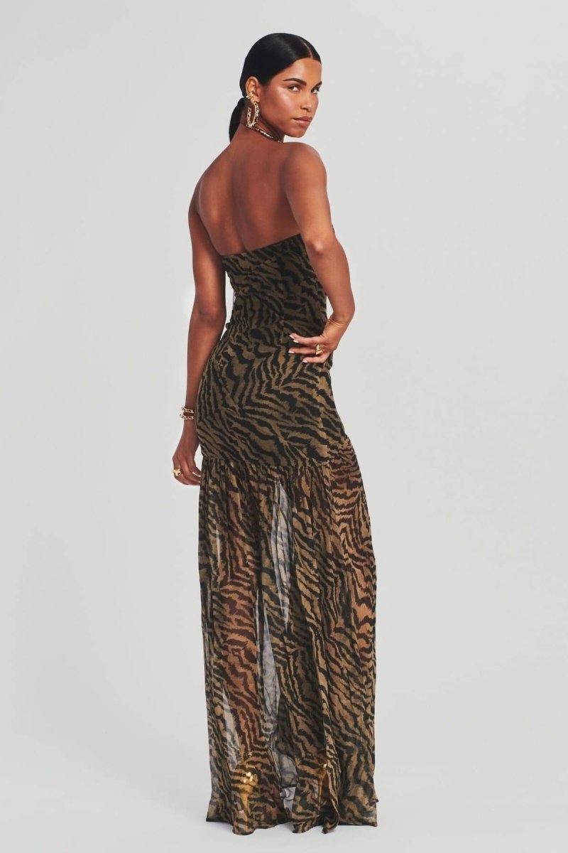 Beautifully Finished Dress in a Timeless Design
