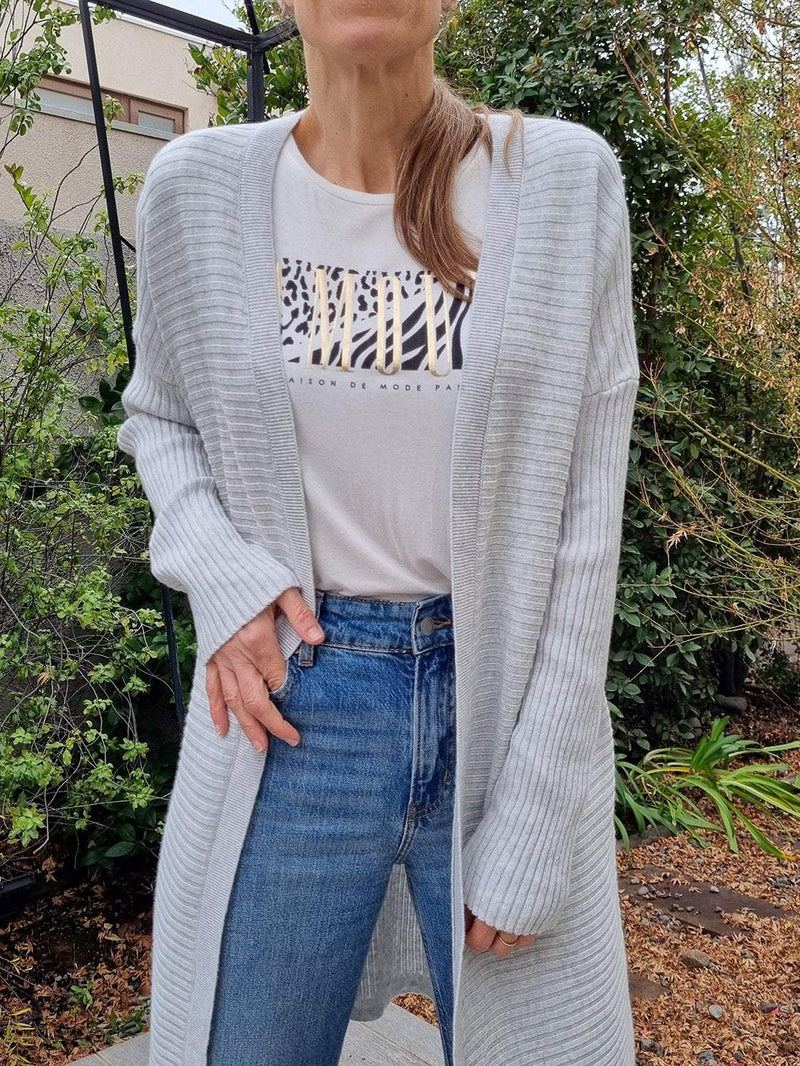 Effortlessly Elegant Cardigan with a Timeless Design