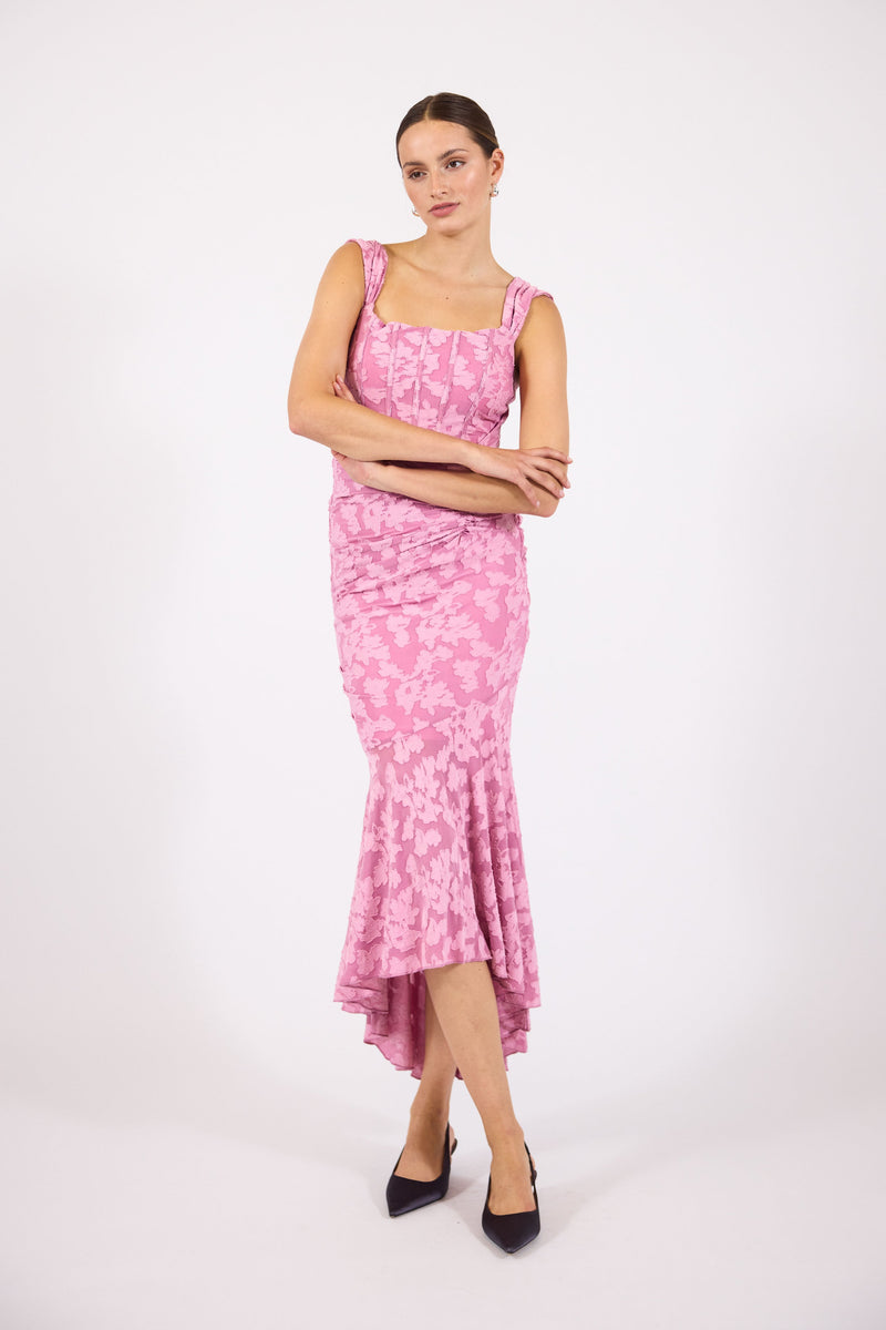 Well Tailored Dress with a Graceful Silhouette