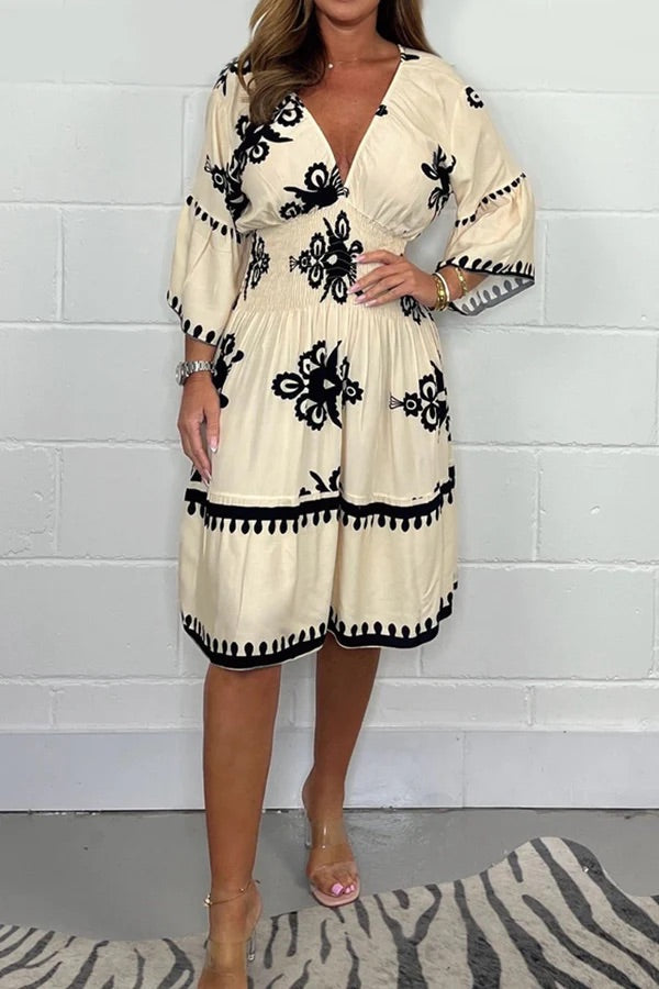 Effortlessly Elegant Dress with a Timeless Design