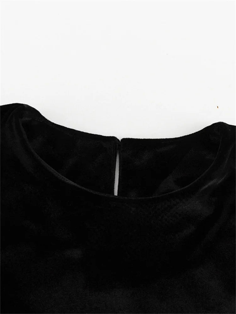 Classic Vintage Dress with a Flattering Fit