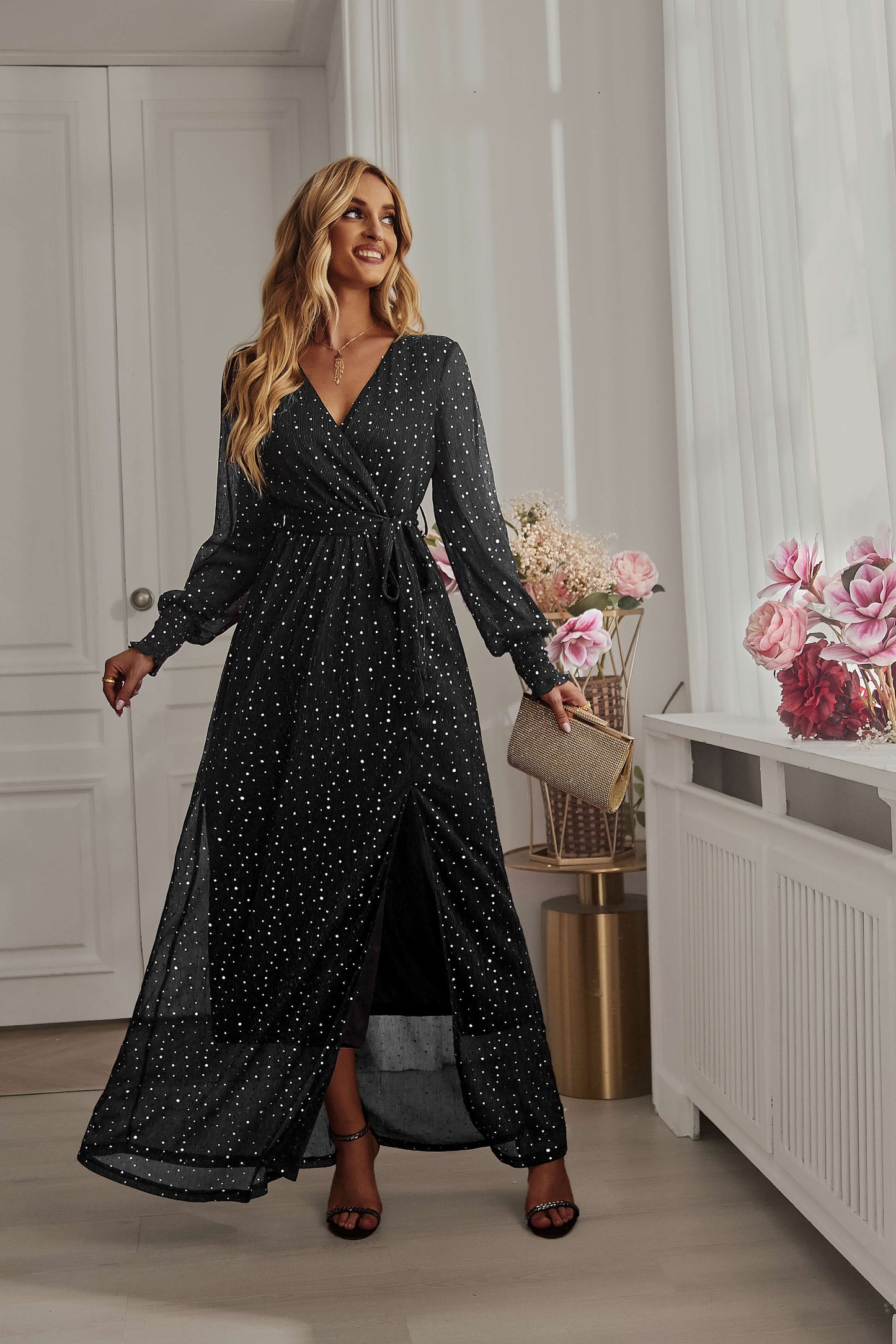 Effortlessly Elegant Dress with a Timeless Design