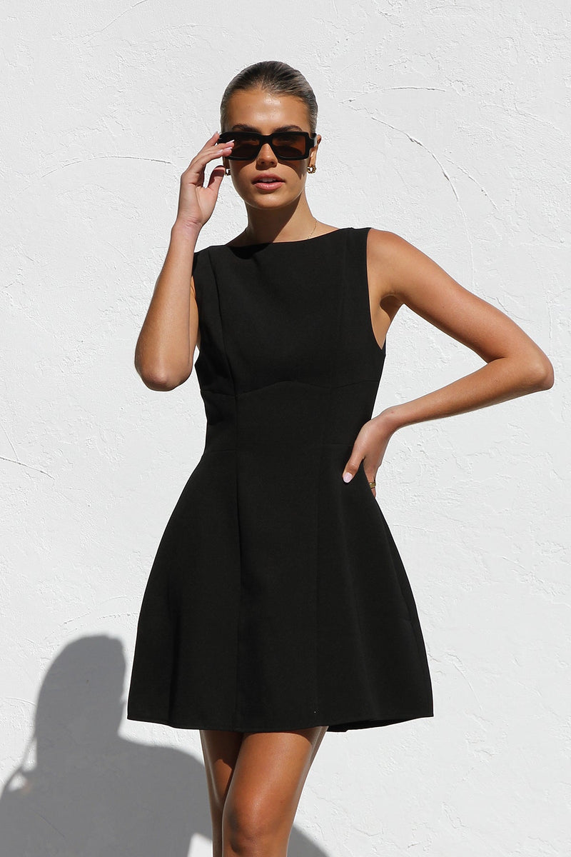 Gracefully Styled Dress for Any Occasion